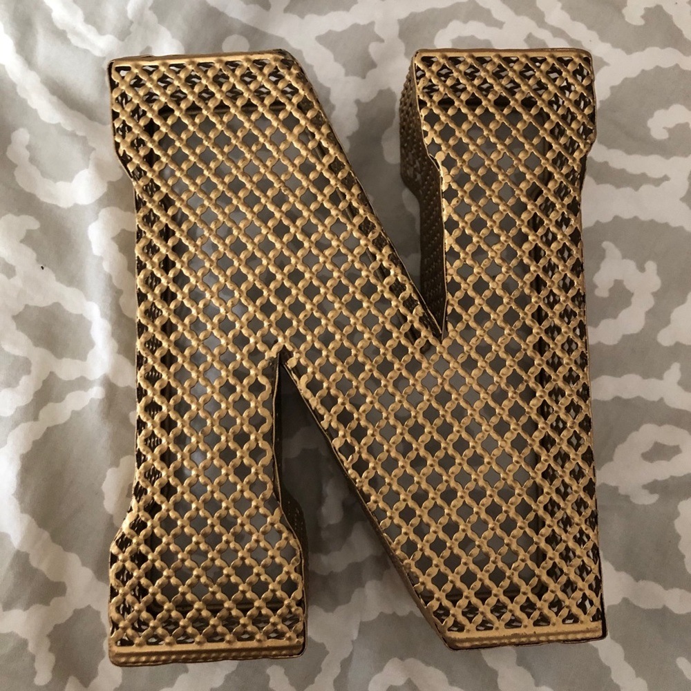 “N” table decor